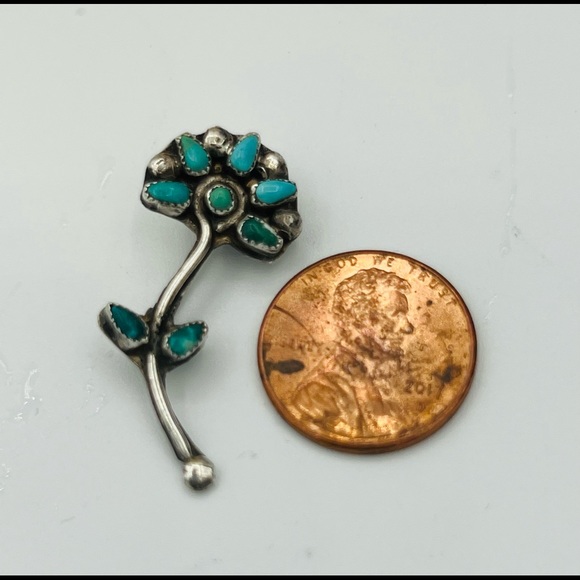 Small Turquoise Blossom Pin Zuni - Picture 5 of 6